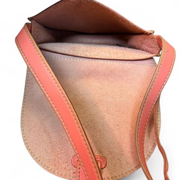 Fossil Austin Flap Salmon Genuine Leather Saddle Bag / Cross Body Purse - Picture 6 of 10